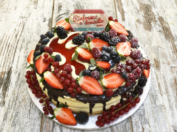 NAKED CAKE FRUTTI DI BOSCO E FRAGOLE